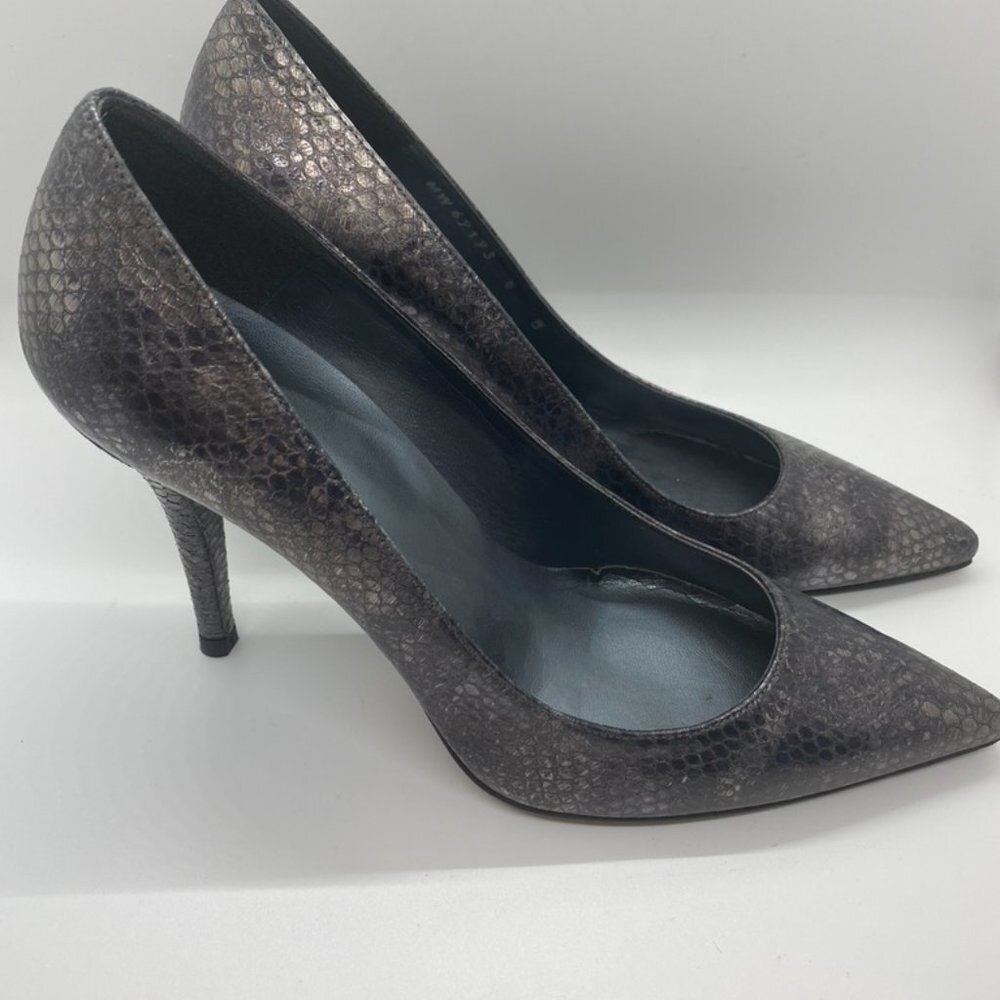 NIB Stuart Weitzman Gunmetal Snake Pump size 8